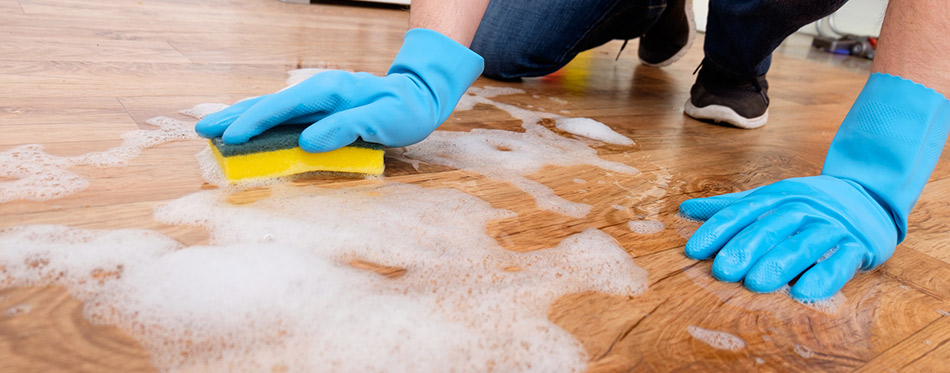 Cleaning a parquet floor