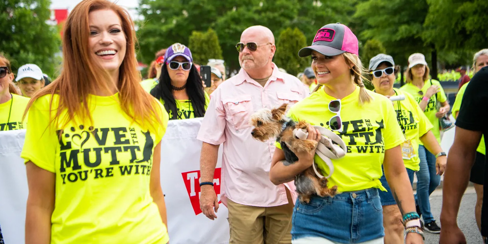 Country music star Miranda Lambert donates $250,000 to help mutts in need